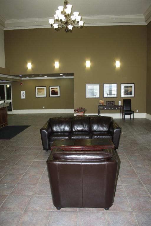 Lakeview Inns & Suites - Edson Airport West Экстерьер фото