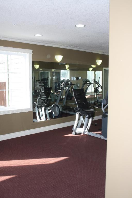 Lakeview Inns & Suites - Edson Airport West Экстерьер фото