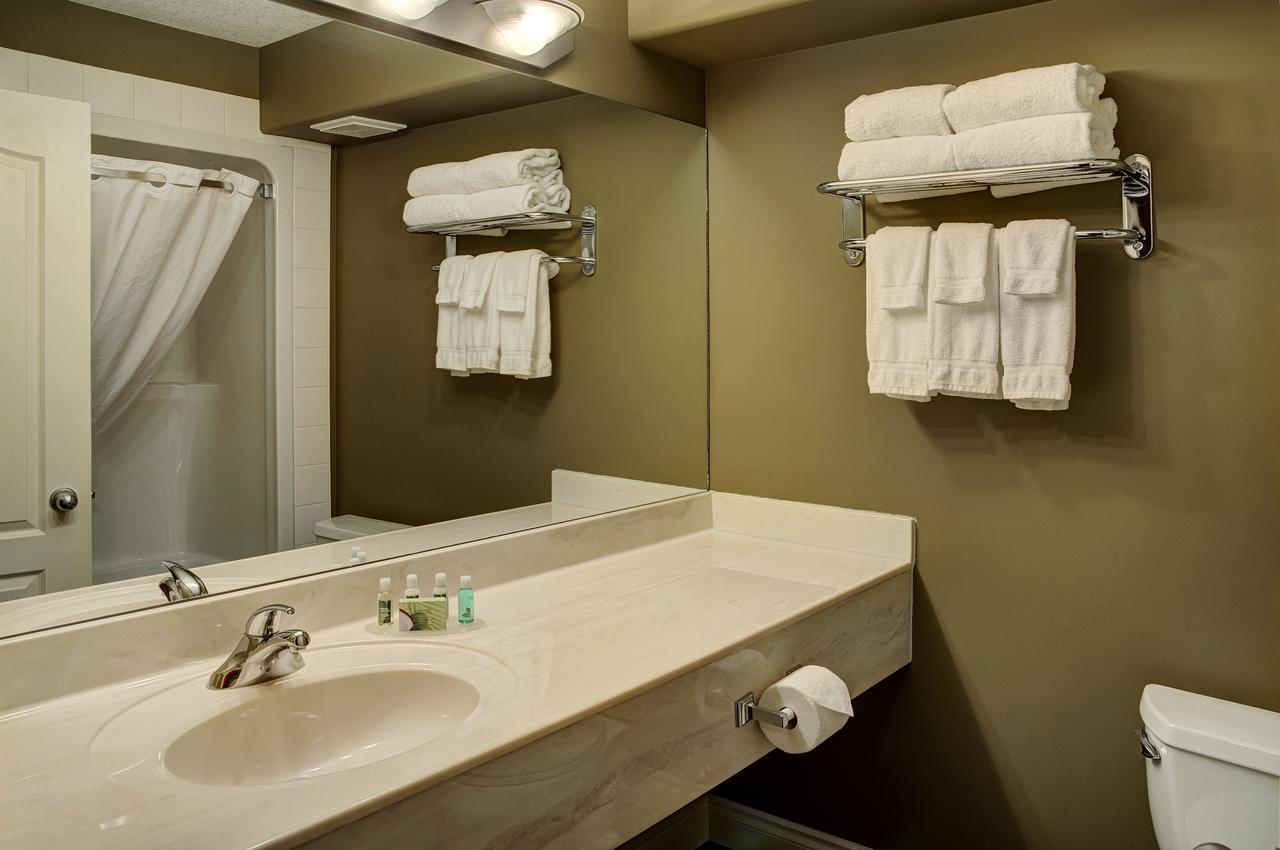 Lakeview Inns & Suites - Edson Airport West Экстерьер фото