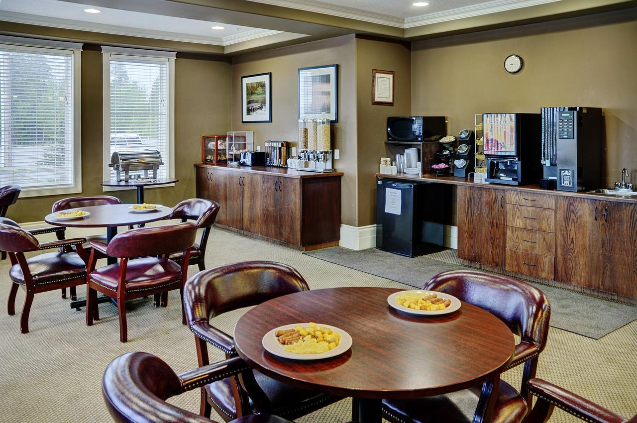 Lakeview Inns & Suites - Edson Airport West Экстерьер фото